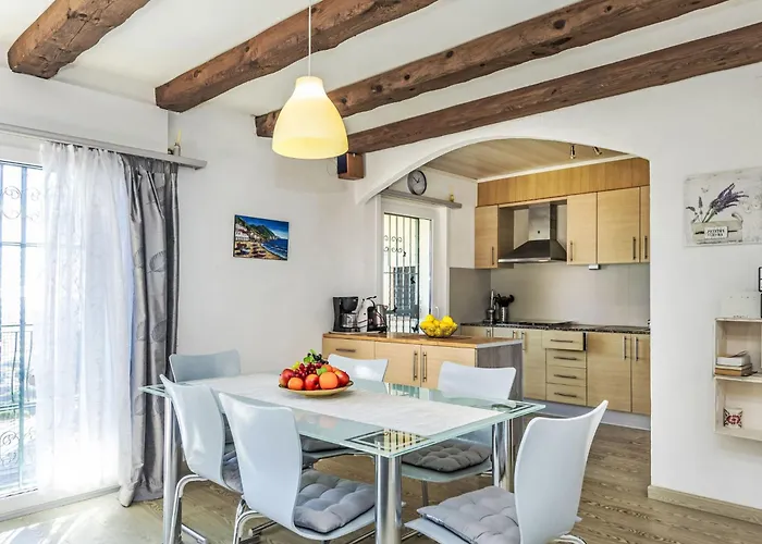 Puig Romani-1 By Interhome بلاتجا ذارو